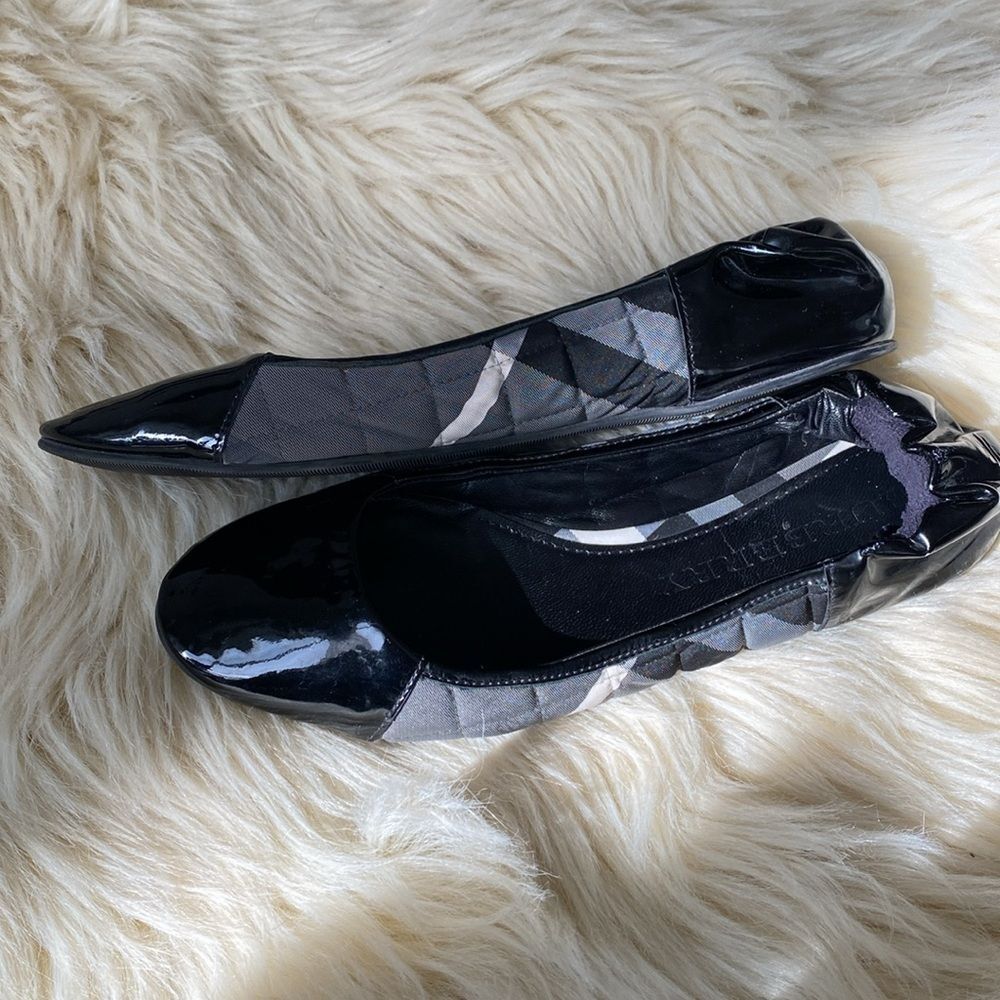 Burberry Nova Patent Leather Quilted Ballet Flat Italy Made Sz 7.5 Designer Chic